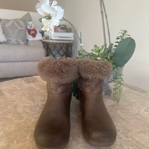 Dansko Stormy Brown Shearling
Lined Foldover Leather Snow Boots size 9